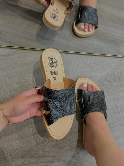 Rosa Oscura Black Floral Leather Huaraches