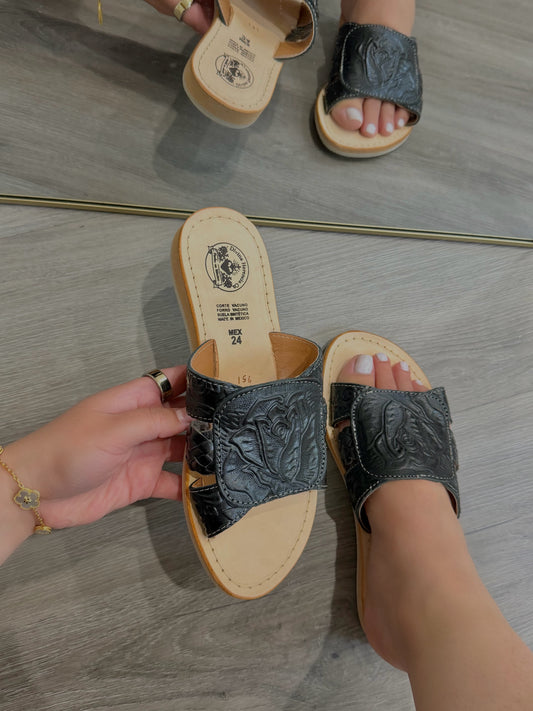 Rosa Oscura Black Floral Leather Huaraches