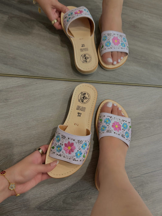 Primavera Embroidered White Leather Floral Huaraches