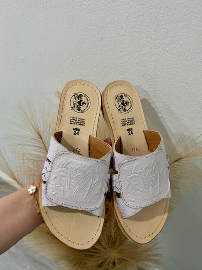 Rosa Blanca White Floral Leather Huaraches