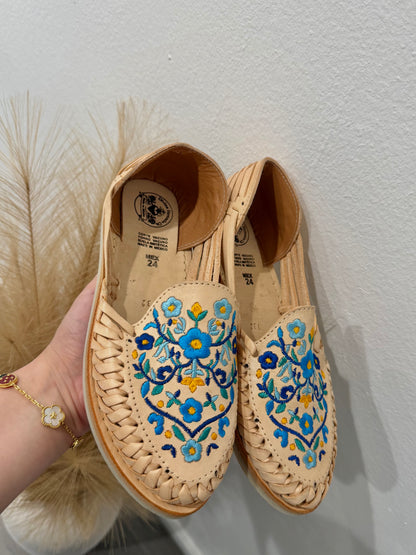 Sol y Cielo Floral Embroidered Leather Flats Huaraches