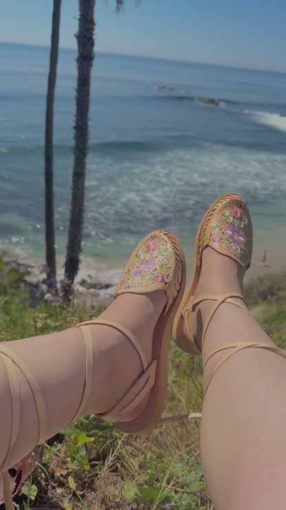Jardín Floral Embroidery Lace-Up Natural Leather Huaraches