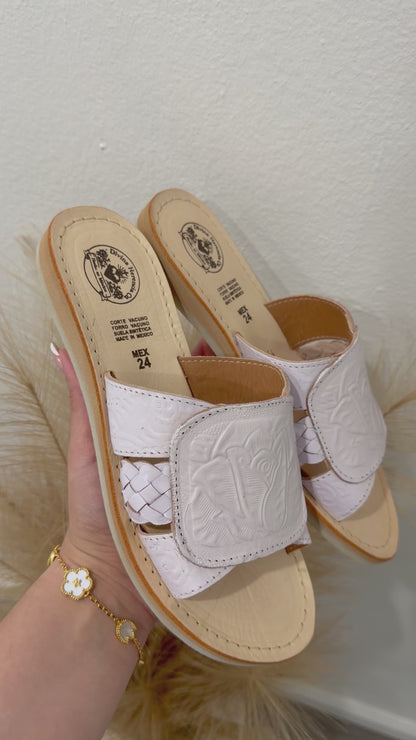 Rosa Blanca White Floral Leather Huaraches
