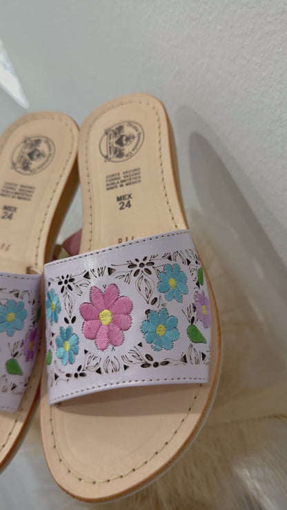 Primavera Embroidered White Leather Floral Huaraches