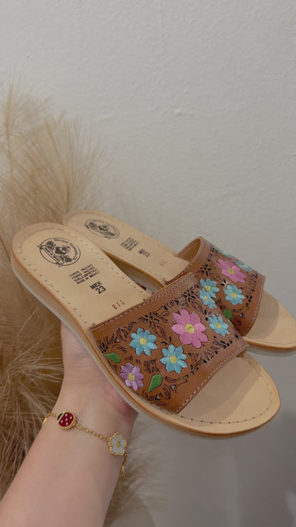 Primavera Embroidered Brown Leather Floral Huaraches